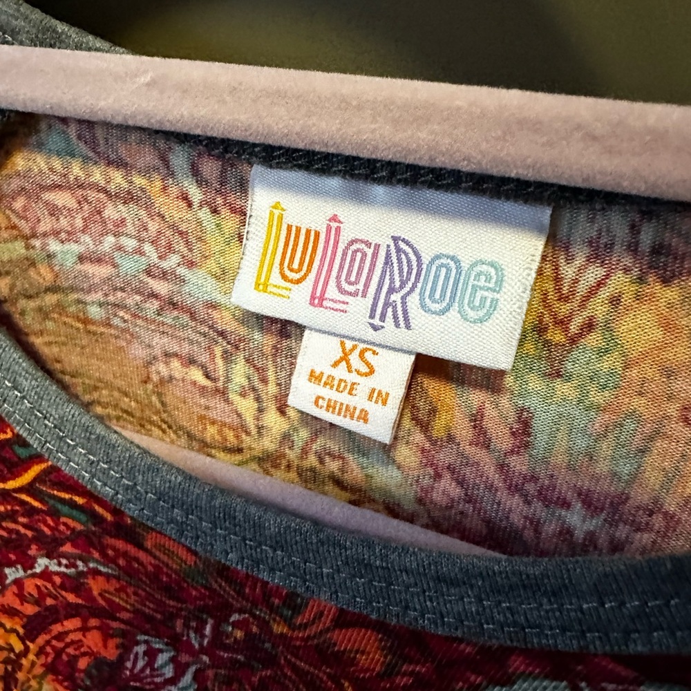 LulaRoe Paisley Randy top - Picture 4 of 4